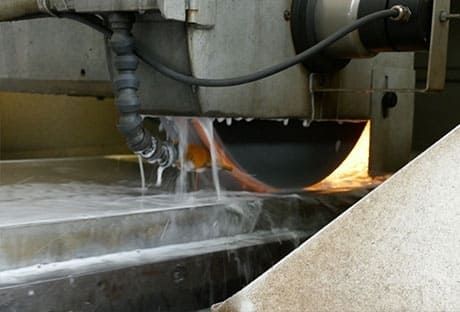 Flachschleifen von Eisen-Kohlenstoff-Legierungen 1000 x 2000 mm